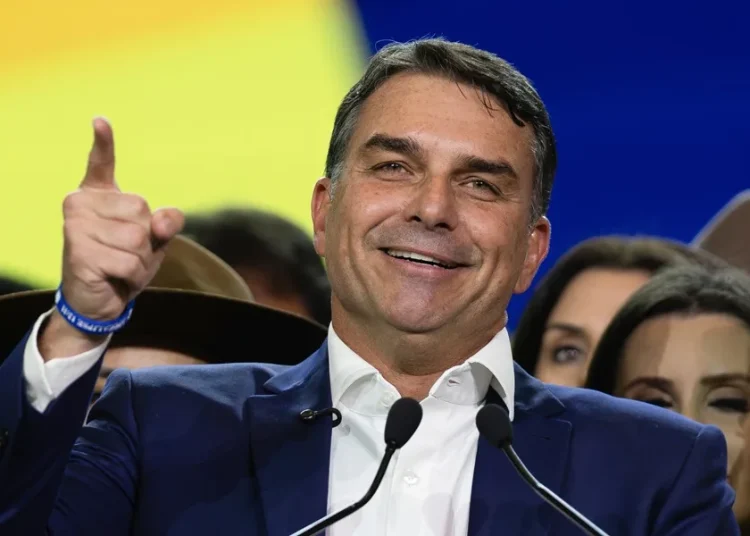 Flávio Bolsonaro niega haber vinculado a Lula Da Silva con el narcotráfico en un caso judicial de calumnias