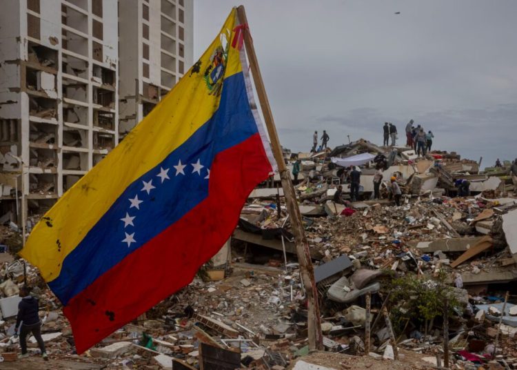 Retirada de escombros centra las operaciones en Venezuela tras 11 días de los terremotos