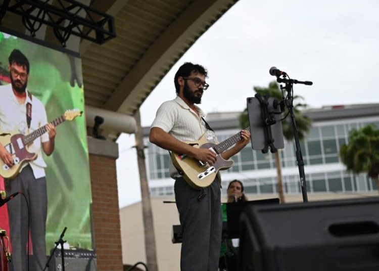 Dominicano Luis McDougal resalta en Festival Internacional de Jazz en McAllen, Texas