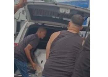 Dolor y consternación marcan la llegada del cuerpo de Darlin Mercado a su residencia en Herrera