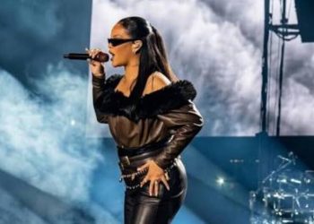 Así fue el regreso de Rihanna a los escenarios