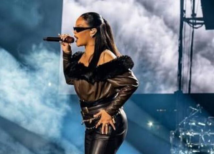 Así fue el regreso de Rihanna a los escenarios