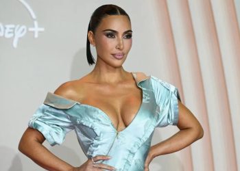 Critican a Kim Kardashian por vacacionar en medio del fallecimiento de su abuela y ella lo clara