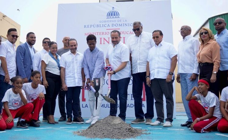 Inefi inicia construcción de techado para dignificar el deporte escolar en la Escuela República de Chile