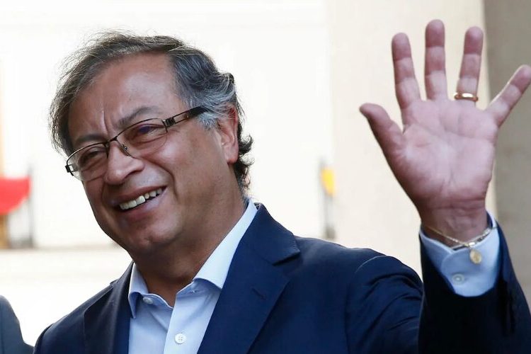 El líder de transición del nuevo Gobierno colombiano reitera que Petro «debe ser juzgado»