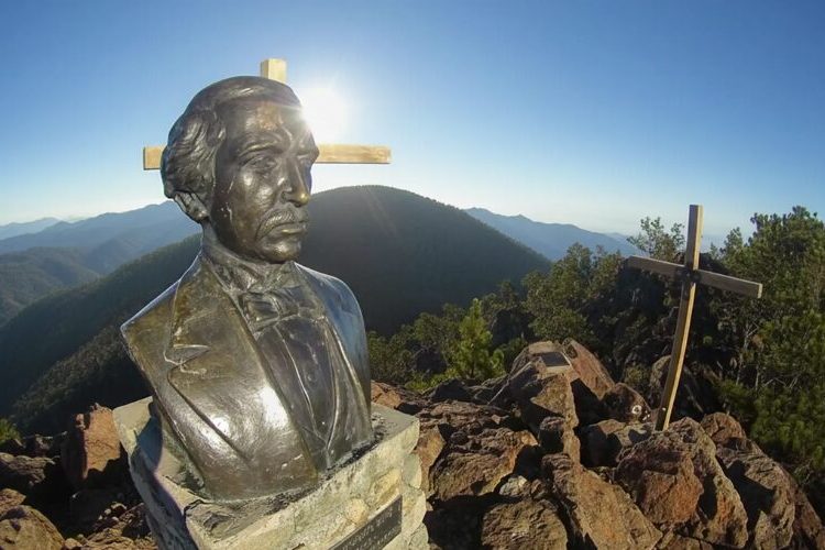 Rescatan con vida a excursionista que permanecía desaparecido en el Pico Duarte