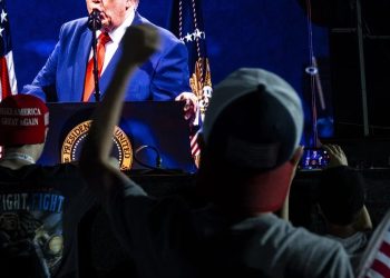 Trump agradece a agentes por garantizar seguridad en evento «espectacular» por 4 de julio