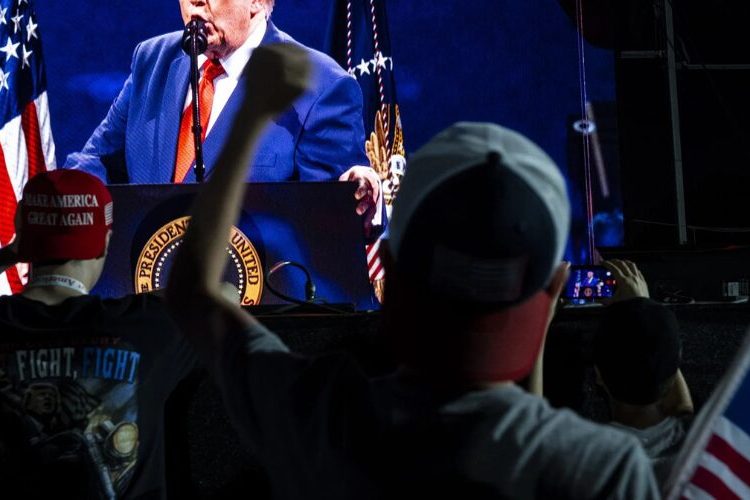 Trump agradece a agentes por garantizar seguridad en evento «espectacular» por 4 de julio