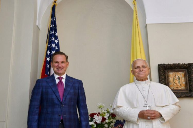 El papa celebró el 4 de julio en la residencia del embajador de EE.UU. ante la Santa Sede