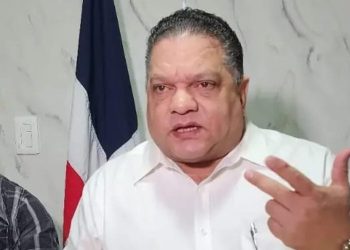 Mario Díaz rechaza aumento del pasaje anunciado por transportistas de Santiago y pide dejarlo sin efecto