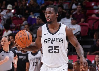 David Jones-García seguirá con los Spurs tras firmar un nuevo contrato de doble vía