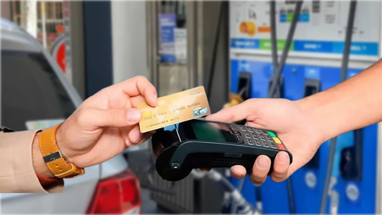 Bancos se quedan con RD$8.45 de RD$27.07 que se le gana a cada galón de gasolina
