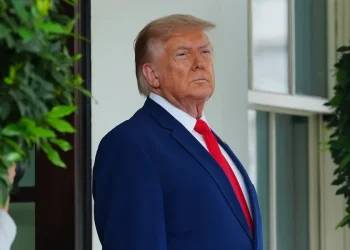 Trump amenaza con destruir instalaciones en Teherán si Irán dispara contra buques en Ormuz