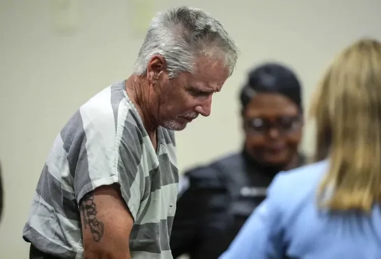 Un juez de Estados Unidos sentencia a 15 años de prisión al padre del autor de un tiroteo escolar