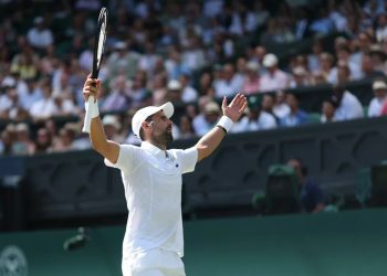 Djokovic hace historia en Wimbledon con su triunfo 106 y supera a Federer