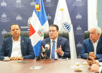 Estaciones de combustible seguirán cobrando con tarjeta; Gobierno instala mesa de diálogo