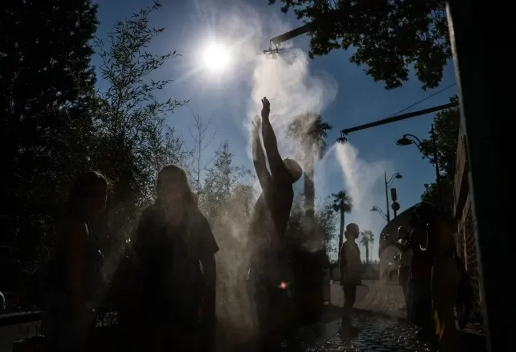 Al menos dos muertos y 53.000 hogares sin luz por un temporal de tormentas en Francia
