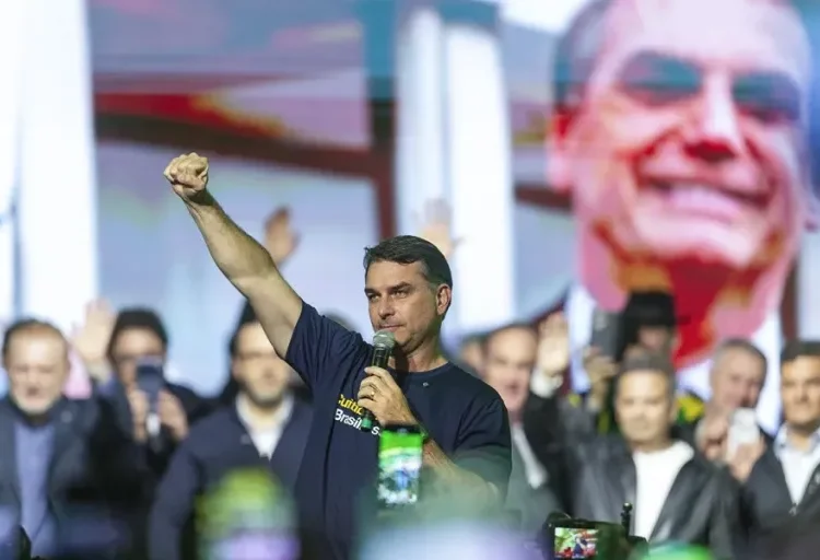 El partido de Lula denuncia a Flávio Bolsonaro ante la Justicia Electoral de Brasil por cuestionar las urnas electrónicas