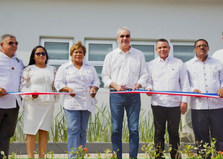 Abinader inaugura Hospital Hacienda Estrella renovado