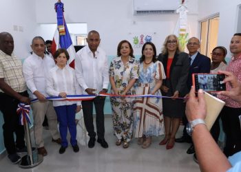 CONANI inaugura oficina municipal en Baní para fortalecer la protección de la niñez
