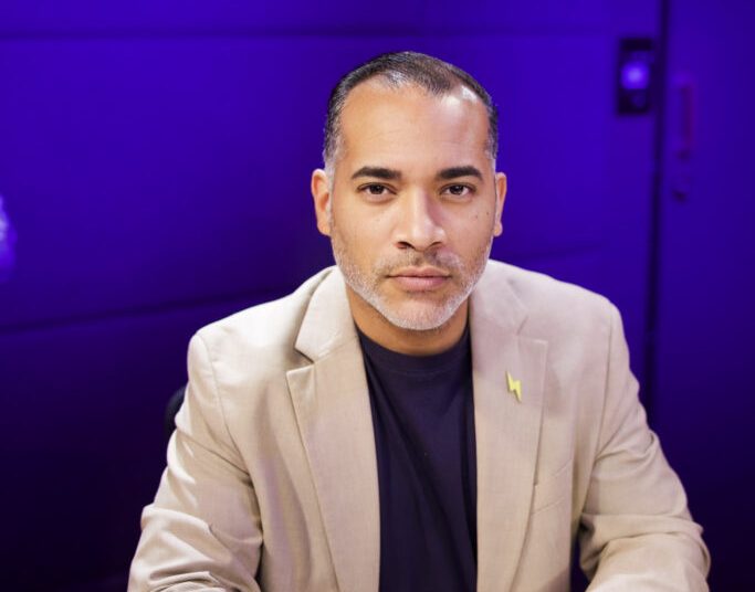 Brito denuncia robo de crédito de la Defensa Civil a bomberos en labores de rescate