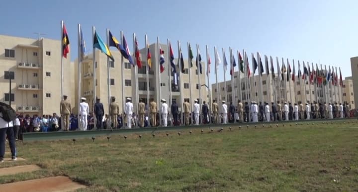 Las banderas de los 37 países ya ondean en la Villa Centroamericana y del Caribe