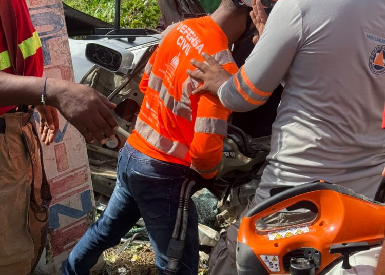 Joven pierde la vida al chocar su vehículo contra poste eléctrico en San Pedro de Macorís