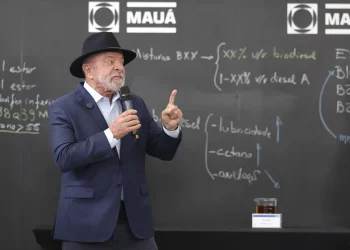 Lula acusa a Trump de piratería por querer cobrar un 20 % por cruzar el estrecho de Ormuz