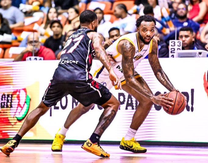 Metros mantienen viva serie final al vencer a los Gigantes