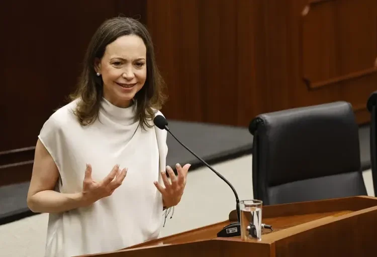 Machado reitera que regresará a Venezuela y que es una promesa que se cumple “paso a paso”