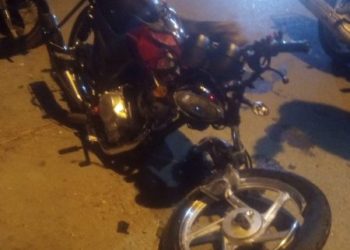 Dos hombres mueren en accidente entre motocicleta y automóvil en Azua