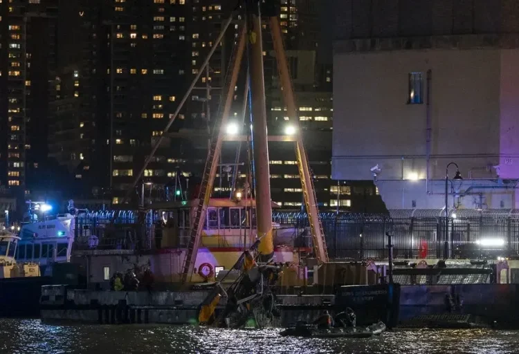 Un informe vincula impacto de aves en el accidente de helicóptero en el que murió familia española en Nueva York