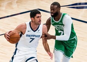 Celtics traspasan a Jaylen Brown a los 76ers por Paul George y selecciones del draft