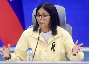 Delcy Rodríguez se reúne en Caracas con delegación del Congreso de EE.UU.