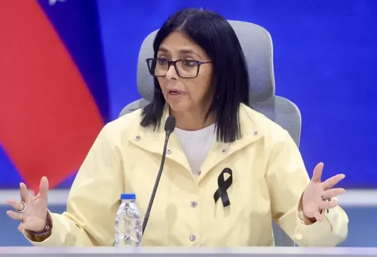 Delcy Rodríguez se reúne en Caracas con delegación del Congreso de EE.UU.