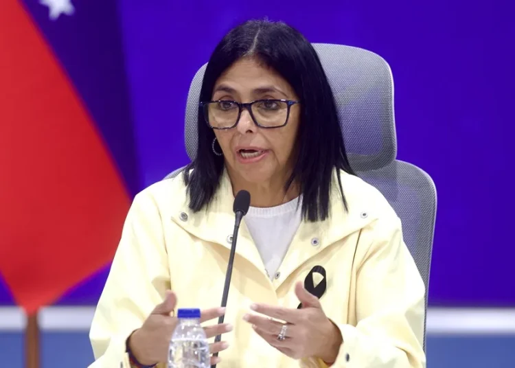 Delcy Rodríguez sustituye a la ministra de Transporte en plena emergencia por los sismos