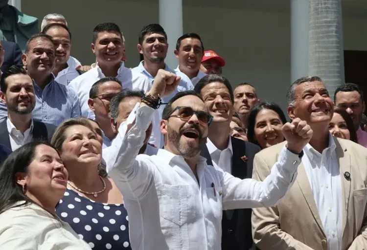 El presidente de Colombia, Abelardo de la Espriella, eliminará la oficina de comisionado de Paz como parte de sus reformas