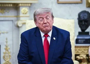 Trump resucita su plan para negar la residencia permanente en EE.UU. por uso de programas públicos