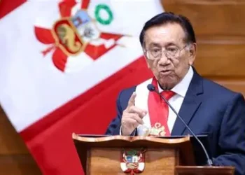 Presidente interino de Perú solicita al Congreso que se le otorgue una pensión vitalicia