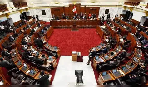 Congreso de Perú promulga ley que excluye a policías y militares de la justicia común
