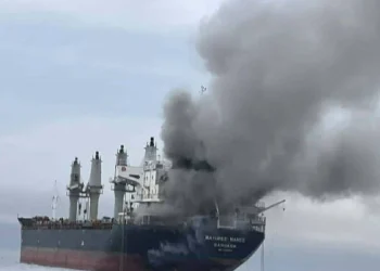 Irán asegura que dos petroleros explotaron anoche en el estrecho de Ormuz
