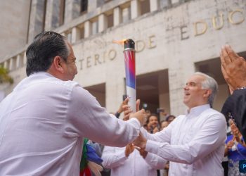 INEFI y MINERD reciben la antorcha de los Juegos Centroamericanos y del Caribe Santo Domingo 2026