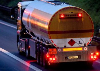 Transportistas no garantizan entregas de productos en Rusia por la falta de gasolina