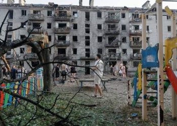 Sube a 17 el número de muertos en el ataque masivo ruso a Kiev