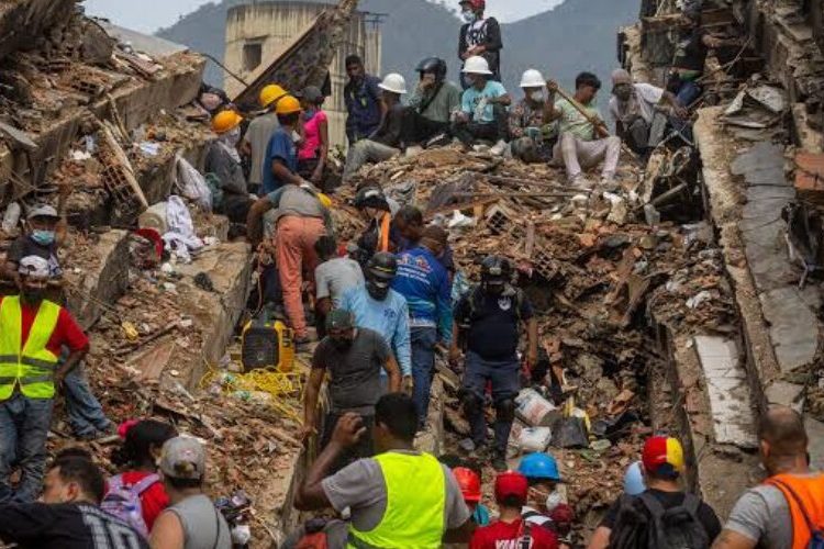 Venezolano rescatado tras ocho días está en observación en una clínica de Caracas
