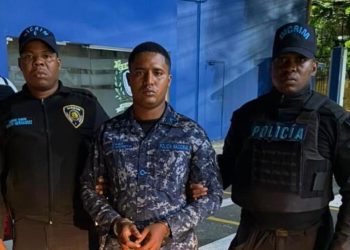 PN entrega a la justicia al agente involucrado en la muerte de joven en sector de Herrera