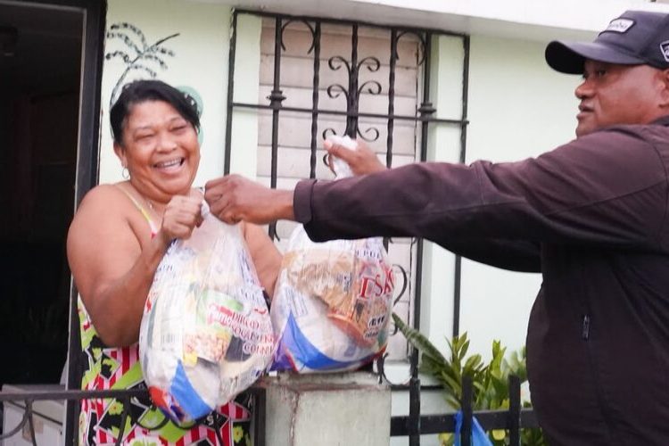 Gobierno mantiene apoyo directo a familias de bajos ingresos con entrega de alimentos