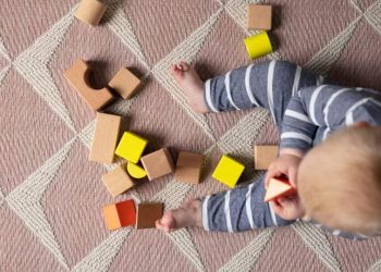 Detienen a extrabajador de guarderías acusado de abusar de más de 100 niños en Australia