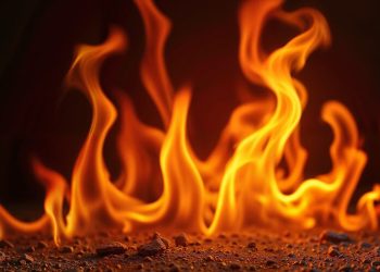 Incendio afecta nave industrial de zona franca de Navarrete, Santiago