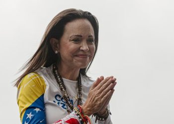 Machado dice que vuelve a Venezuela y pide ayuda a para la «reconstrucción democrática»